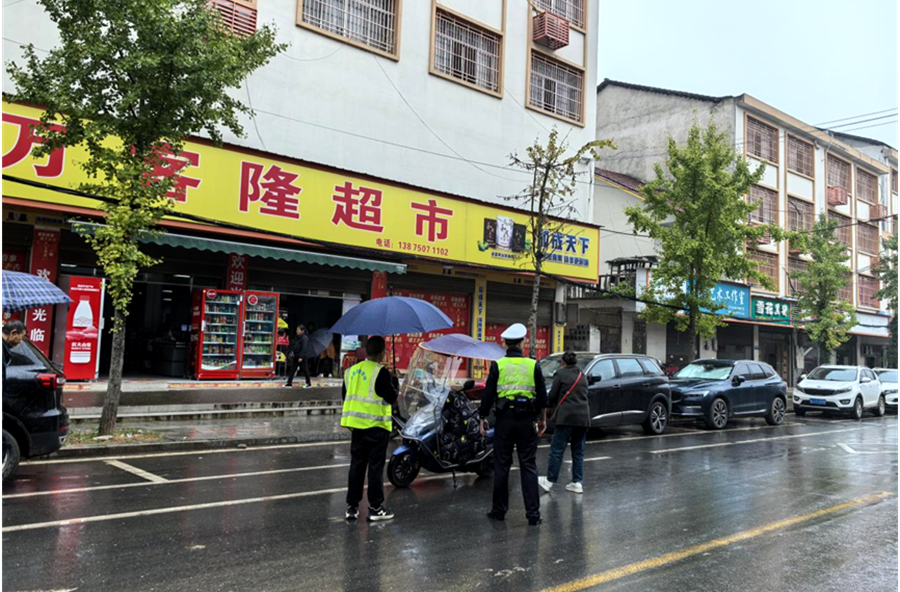 马鬃岭镇：铁腕整治道路顽瘴痼疾 织密乡村出行“安全网”