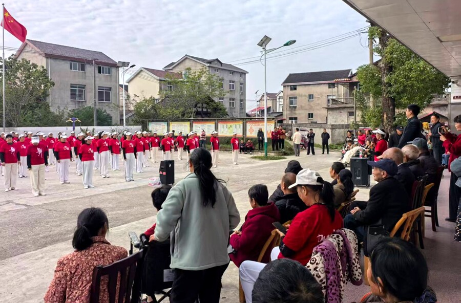 木塘垸镇：文艺暖心传孝意  守护平安映晚晴
