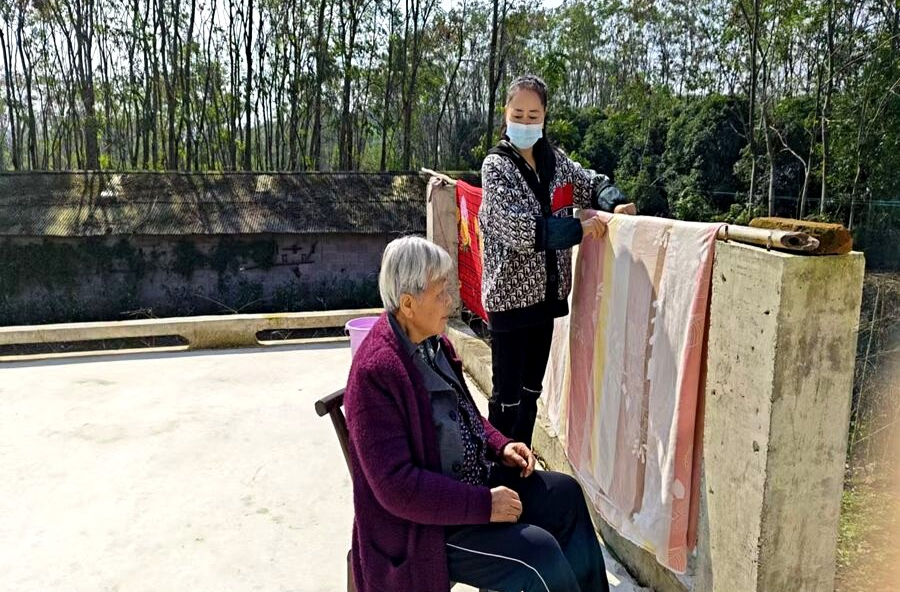 郑家驿镇：居家护理显成效 三重保障托起残疾老人幸福生活