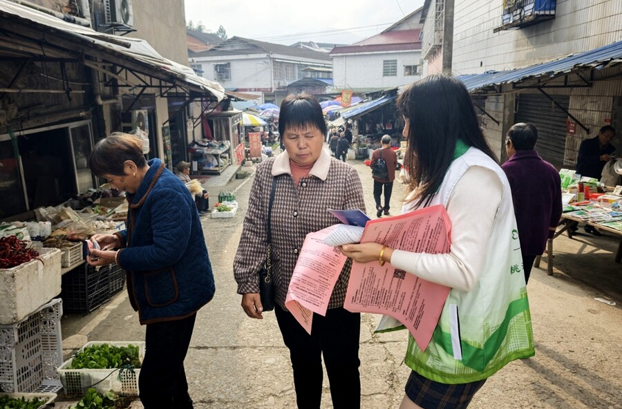 茶庵铺镇：赶集日里话社保，社保福利进万家