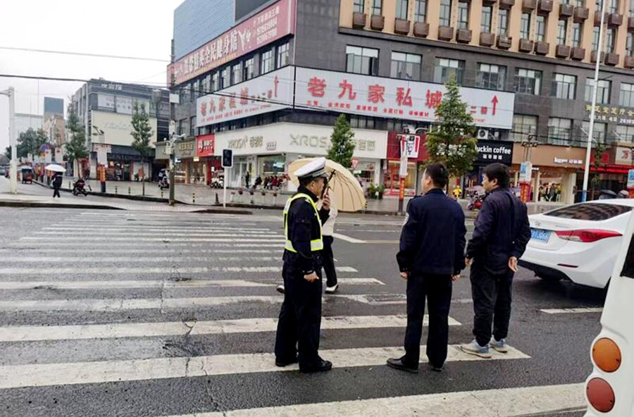 漆河镇：干群齐出动 执勤保畅通