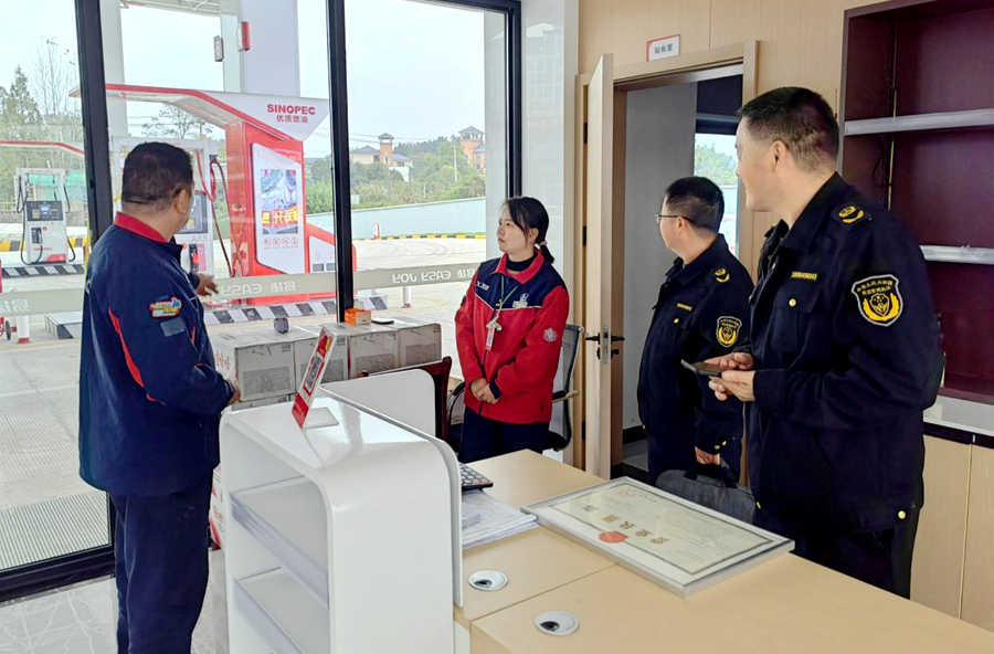 浔阳街道开展危化品经营场所“安全体检”