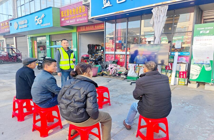 郑家驿镇：强化交通劝导 守护平安出行