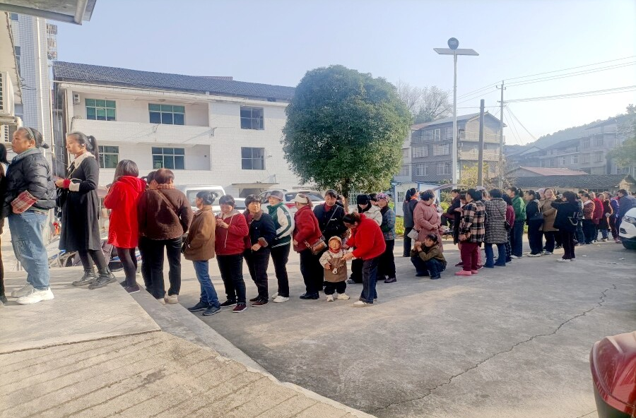 理公港镇开展两癌筛查 关爱女性健康