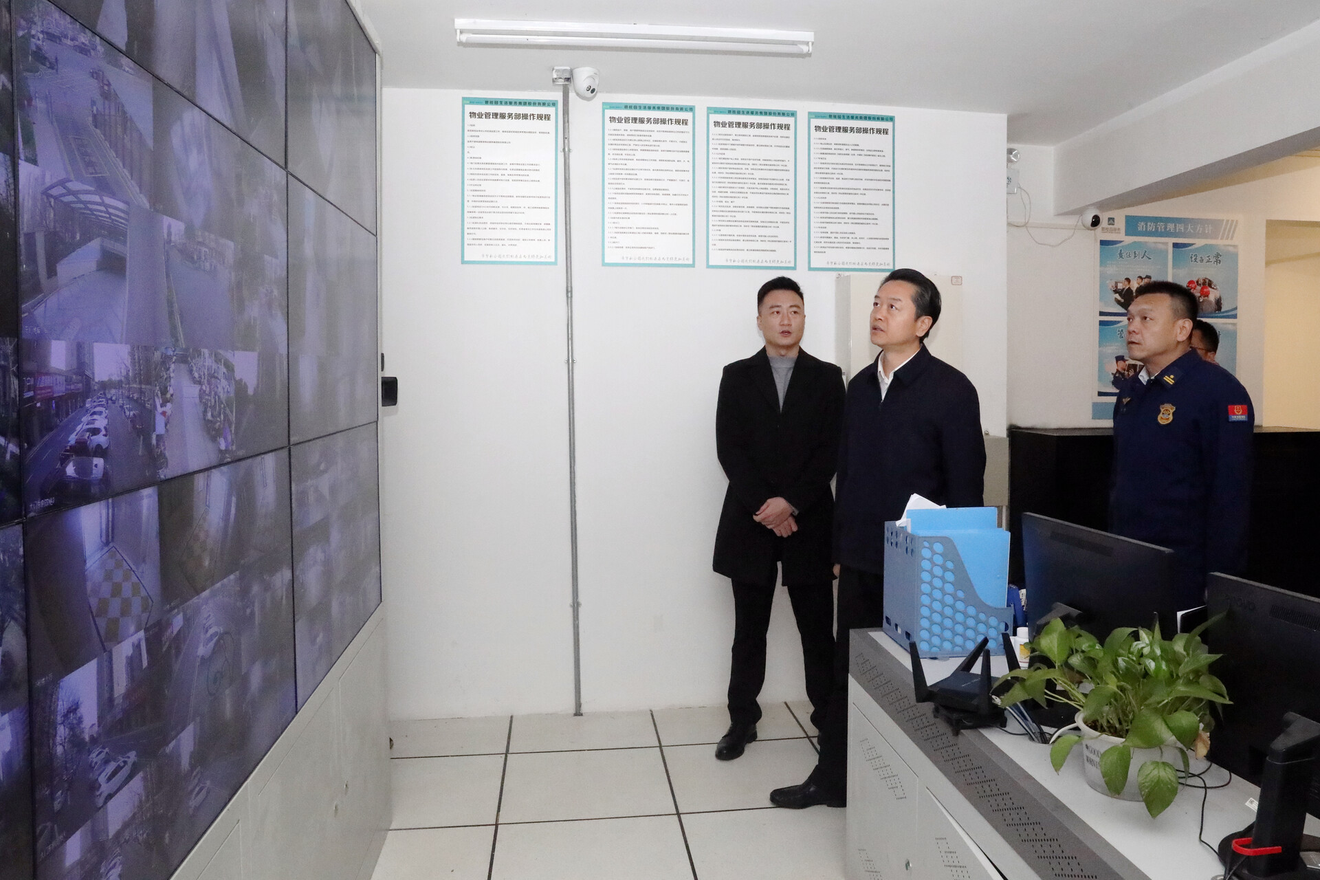 黄伟雄带队检查高层建筑安全生产工作