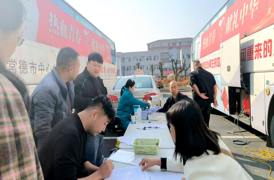 漆河镇：干群齐心无偿献血，用爱为生命 “护航”