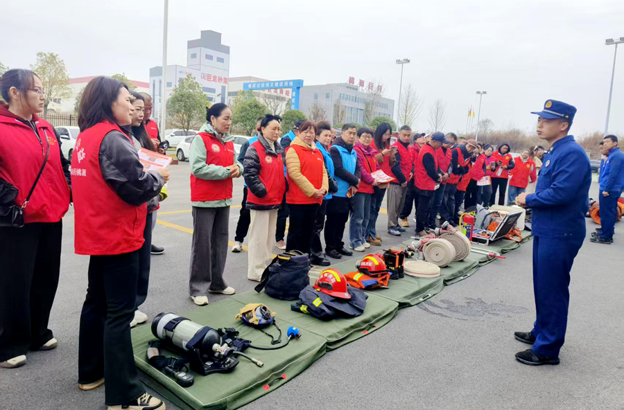 “志愿红”筑牢“防火墙”：国际志愿者日消防宣传激发社区共治新活力