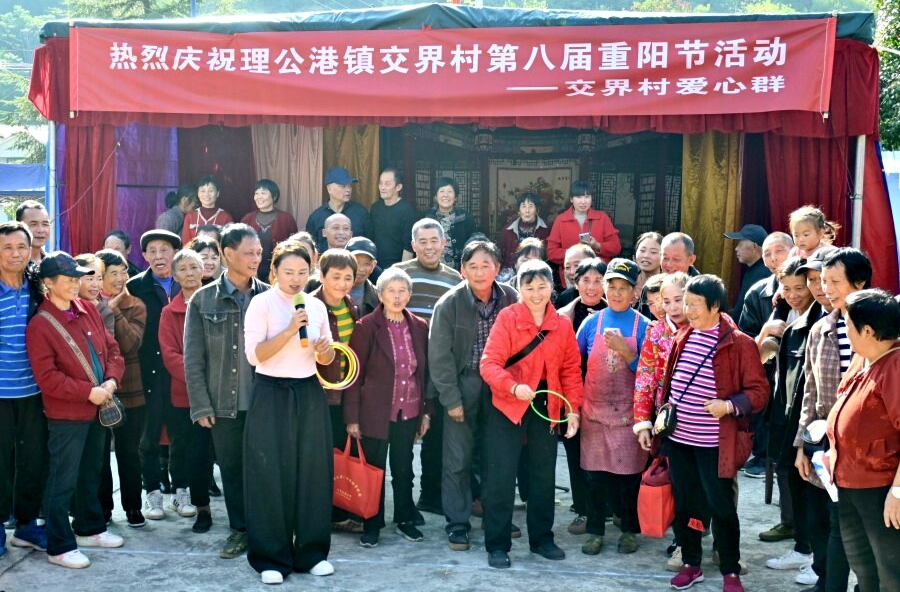 朱莉：大山深处的“铿锵玫瑰”