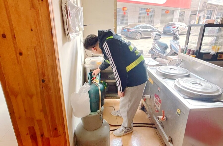 西安镇：联动排查除隐患 筑牢冬季“安全网”