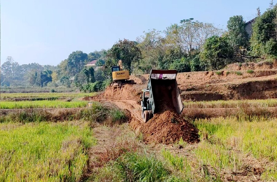 漆河镇吕家村：修缮机耕路 畅通惠民“最后一公里”