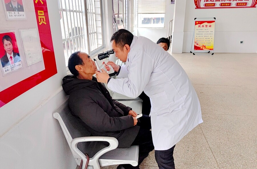 剪市镇：免费筛查，让老人在家门口享专业眼检