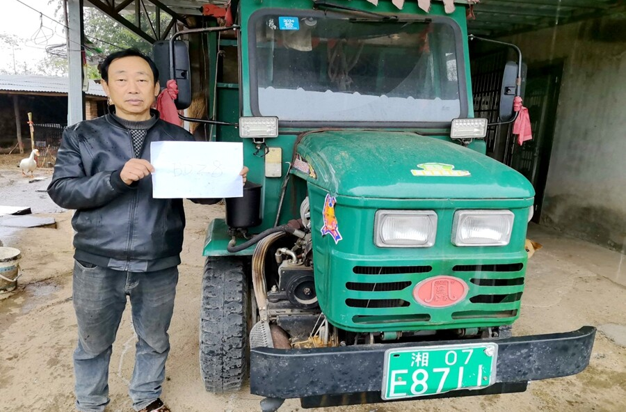 架桥镇：农机年检上门办，服务农户暖民心