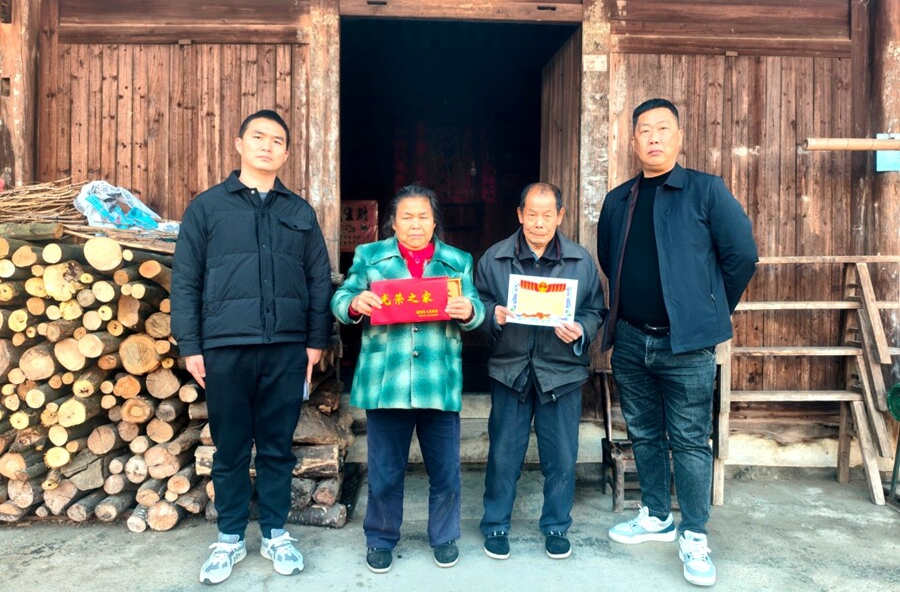 沙坪镇：喜报送进家 荣光照门楣