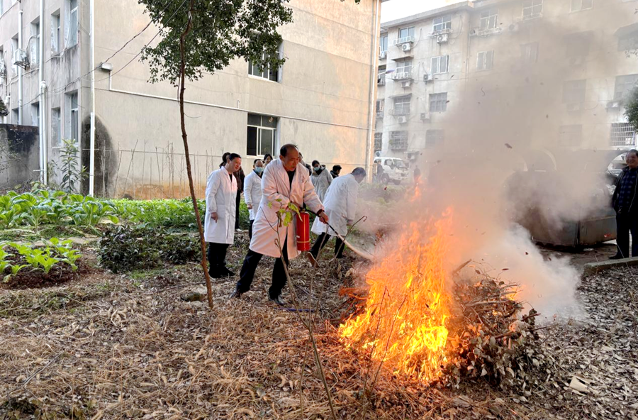 盘塘镇中心卫生院：时时紧绷安全弦 坚持勤练灭火技