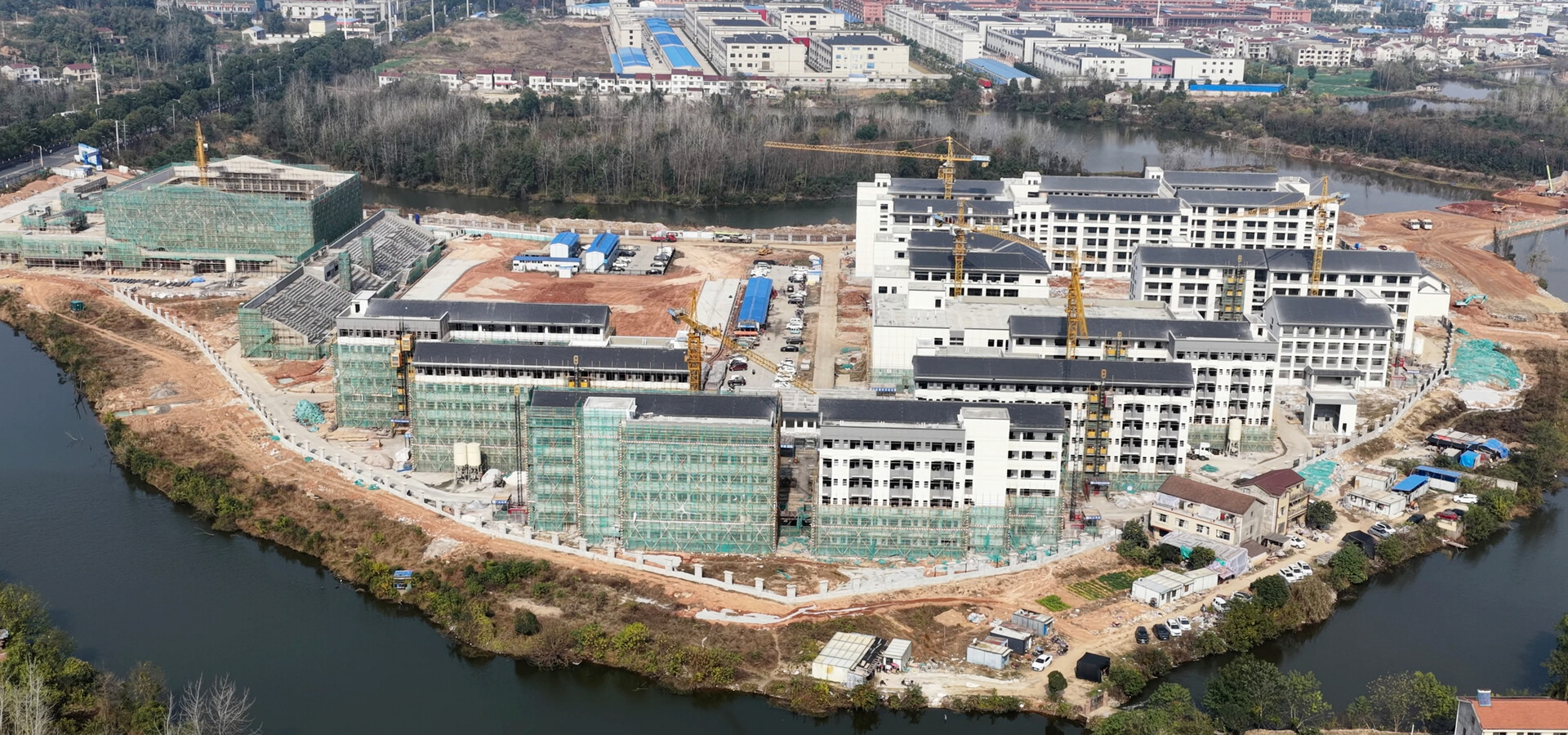 每年都要见到新变化——黄伟雄调研中心城区工业园区产业项目基础设施推进情况