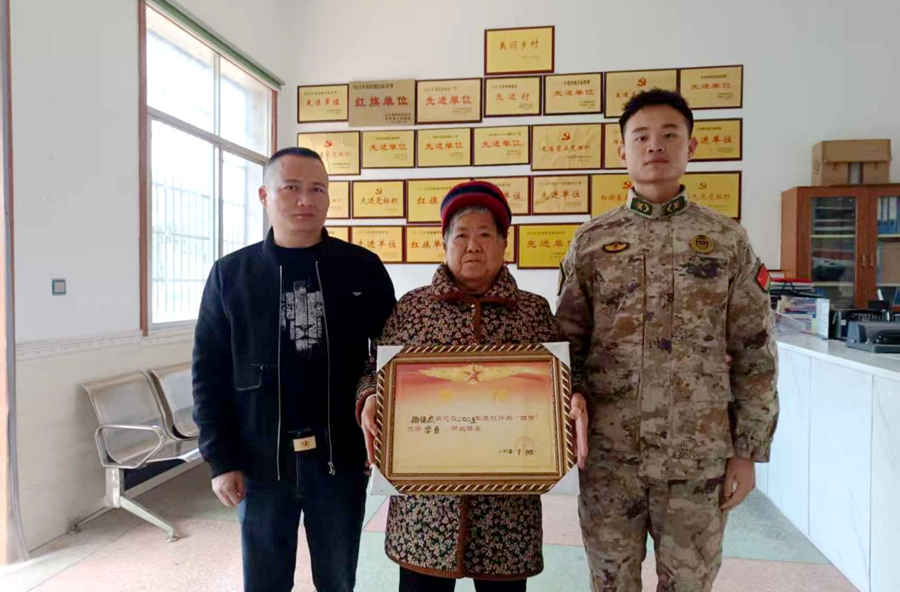 架桥镇：集中开展送喜报活动 厚植拥军优属浓厚氛围