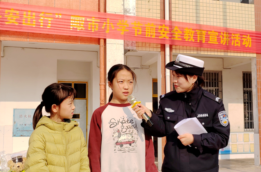 桃源交警：进校讲安全 入户送“光芒”