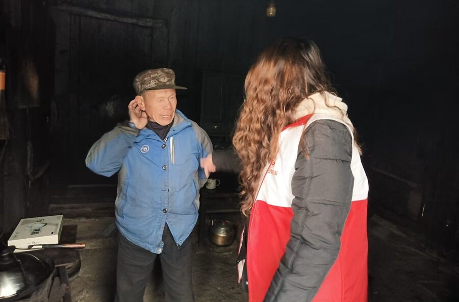 西安镇：雪天显担当 巾帼暖乡邻