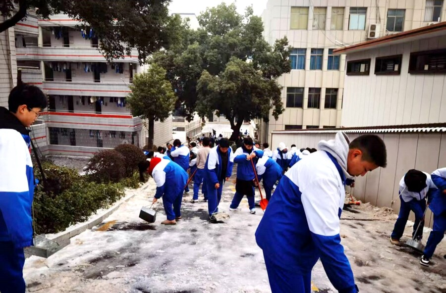 桃源二中：以雪为令齐行动 同心护航平安路