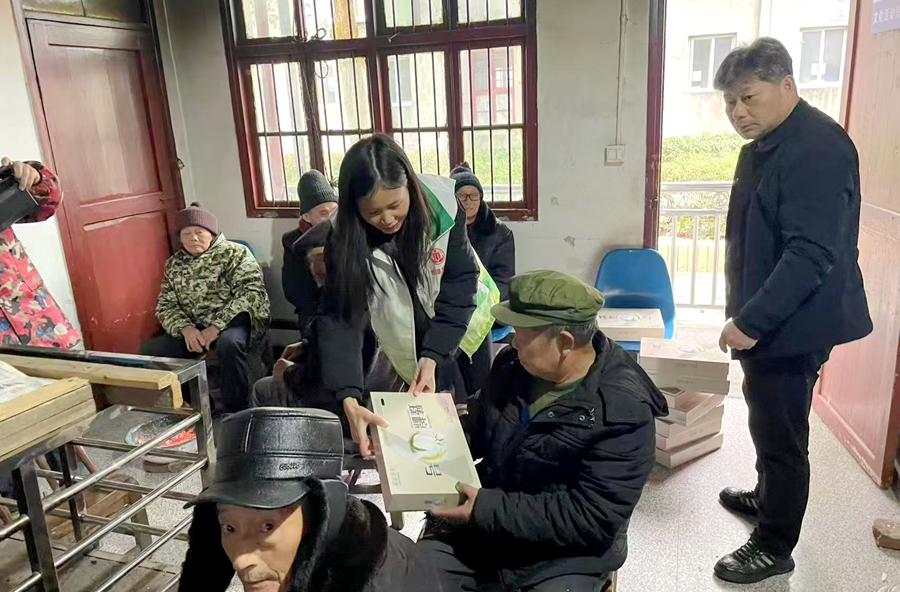 观音寺镇：情暖敬老院 安全护寒冬
