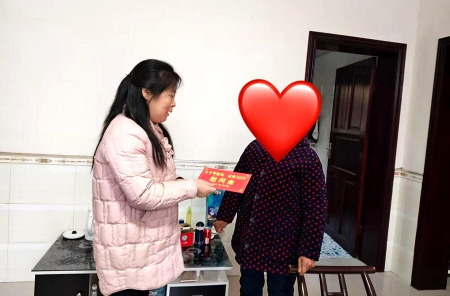 桃源县妇联：开展“出手吧姐姐 温暖2025”关爱困境妇女儿童公益项目慰问活动