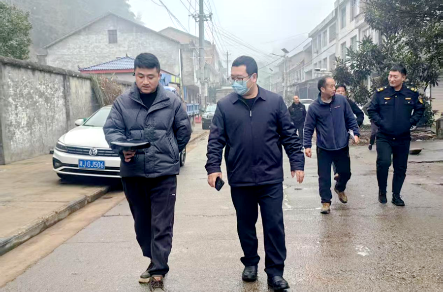 科技赋能 联动亮剑——龙潭镇开展烟花爆竹“打非治违”专项行动