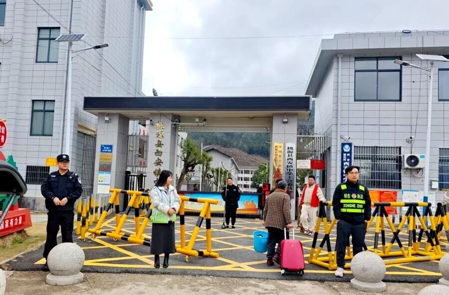 暖心护学！西安镇多部门携手护航开学季，守护学生平安路