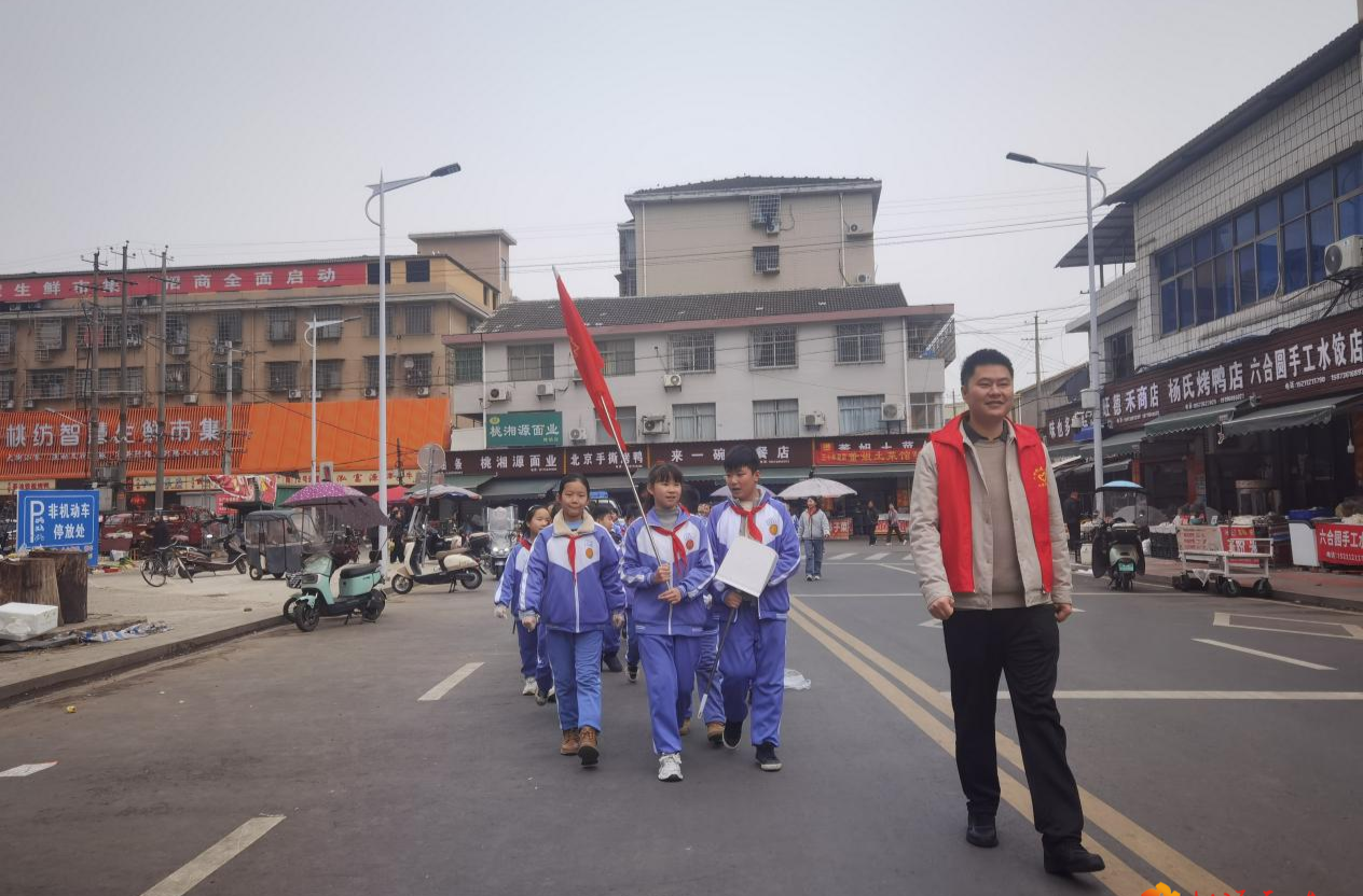 漳江街道：学雷锋春风暖社区，齐心共筑洁净家园