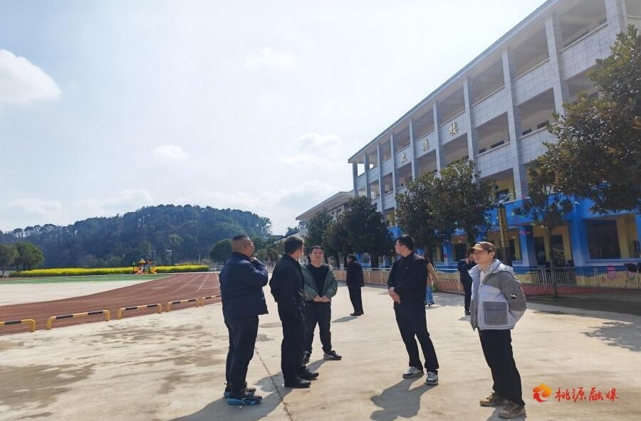 理公港镇开展新学期校园安全检查