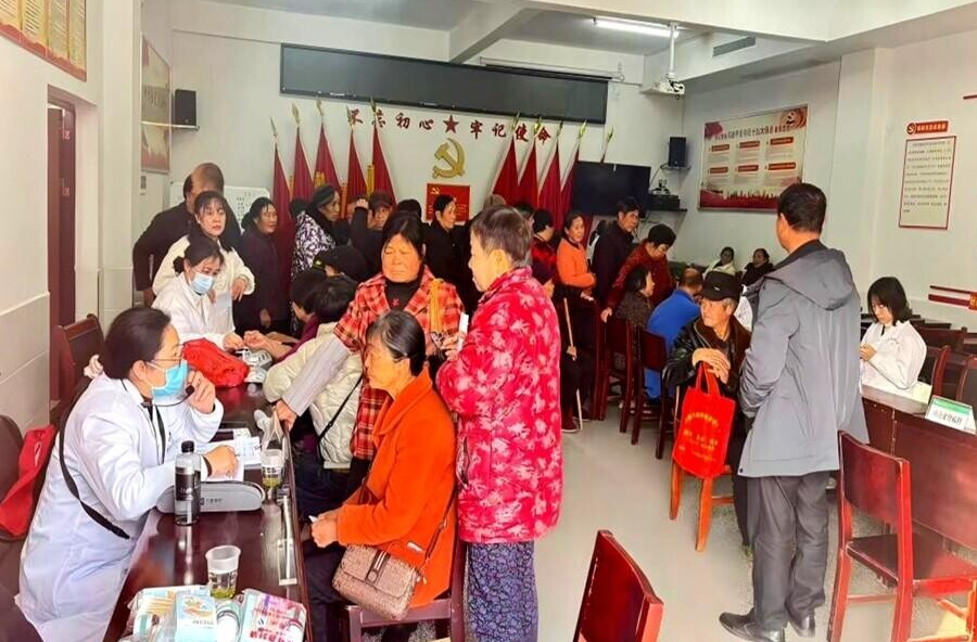 佘家坪镇：理论飞入寻常家 民生花开遍地香