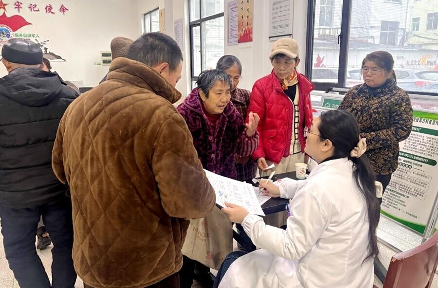 木塘垸镇：“政”在身边，守护“睛”彩人生