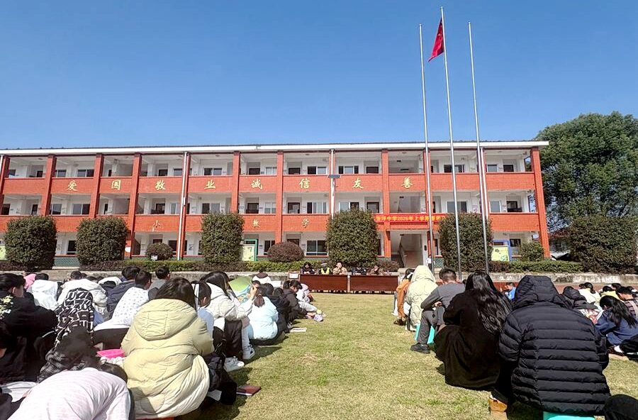 郑家驿镇：老兵进校园 红色基因永相传