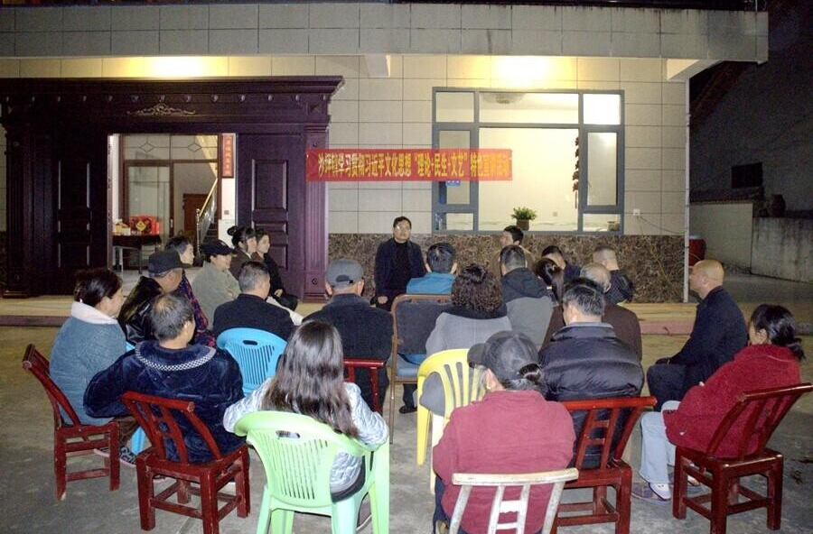 屋场微宣讲 夜话传党声——沙坪镇深入开展“百人千场进万站”示范宣讲活动