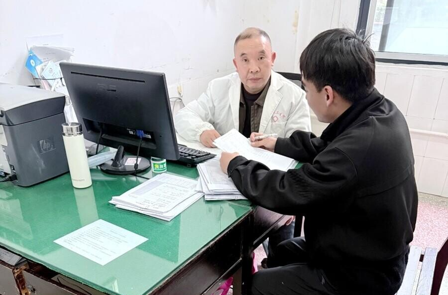 西安镇：群众不跑腿 服务送进家