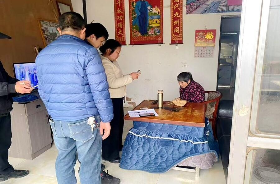 木塘垸镇：上门服务暖民心 养老补贴快落地