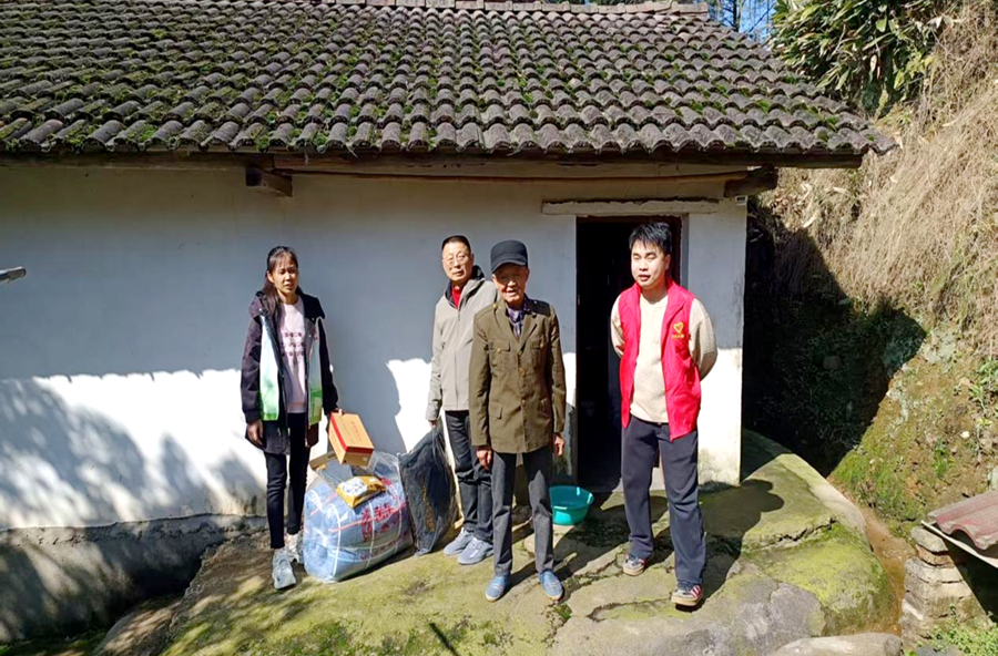 观音寺镇：走访五保送温情，缕缕关爱暖人心