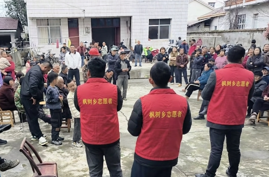 枫树乡：板凳会上听民声 政务公开零距离