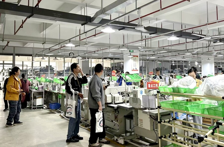 新媒采风进园区   实景探岗助招工 ——桃源县开展新媒体协会入企采风活动