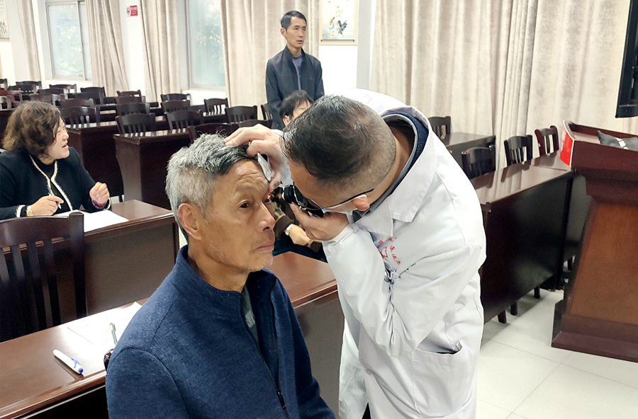 浔阳街道：举办白内障免费筛查公益活动