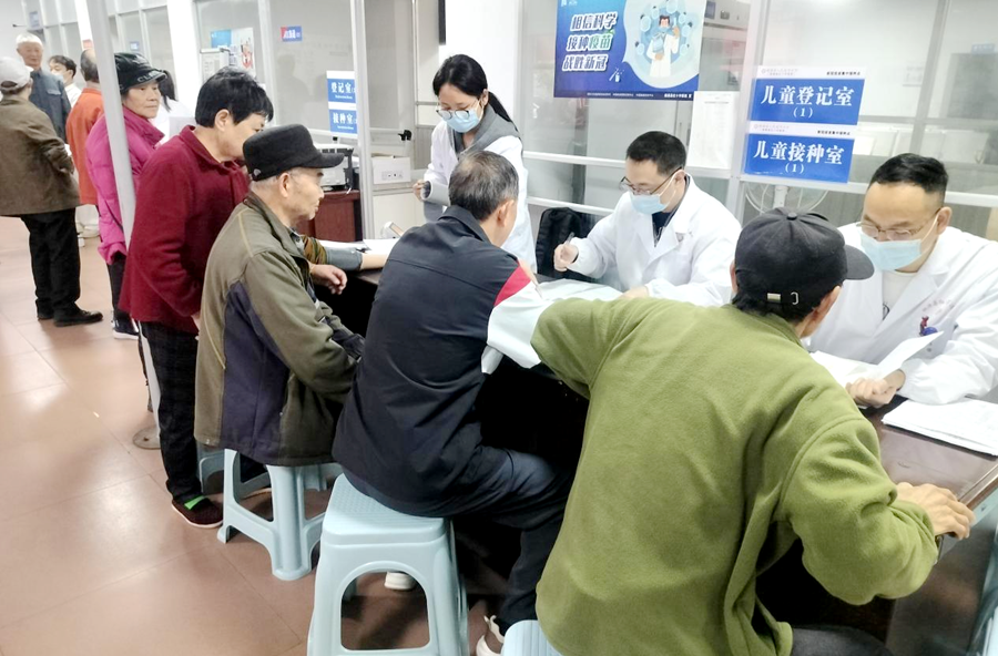 漳江街道开展老年人年度免费体检活动