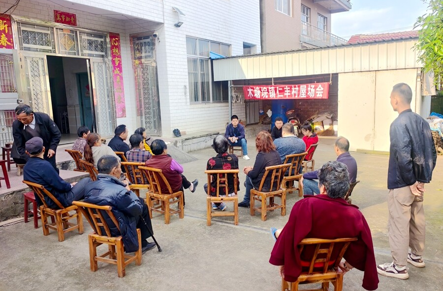 木塘垸镇：一条板凳听民声 答疑解惑暖民心
