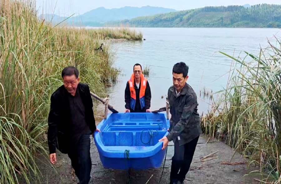 夷望溪镇：清理整治河道农杂船，守护水上安全