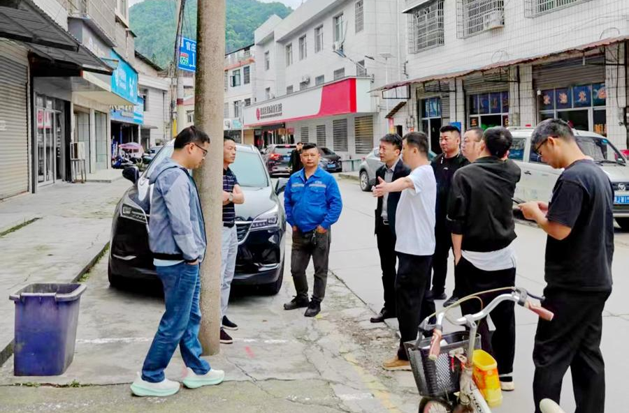 西安镇：以杆线迁改破发展瓶颈 按下集镇公路提质改造“加速键”