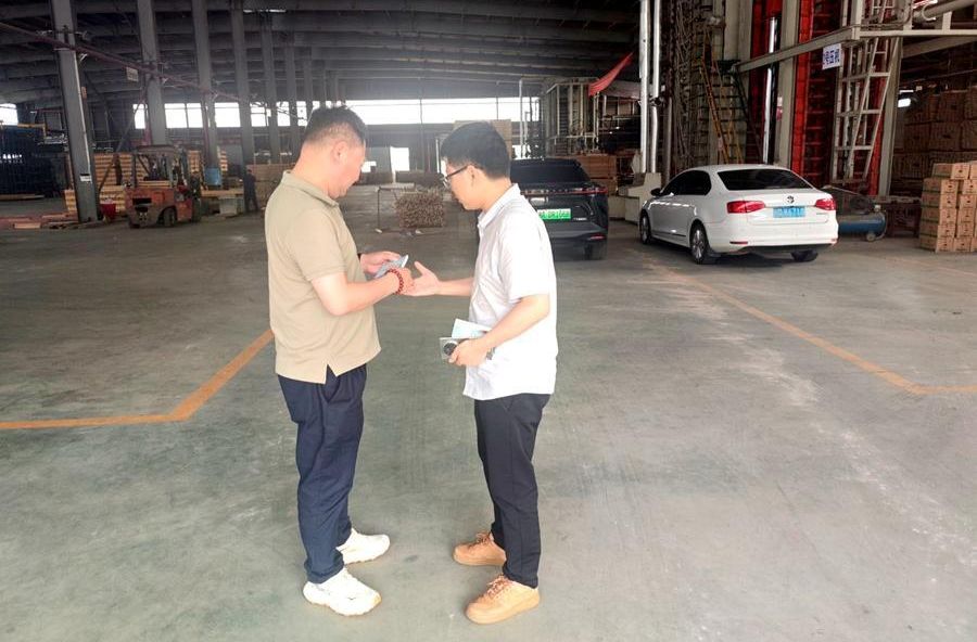 县林业局走进竹企 送上一堂“安全课”