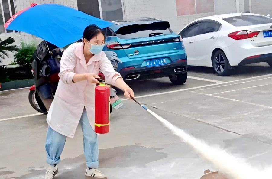 杨溪桥镇卫生院开展消防安全应急实战演练