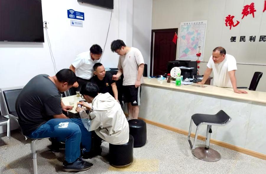 西安镇：雨夜争分夺秒 连夜筑牢通信防线