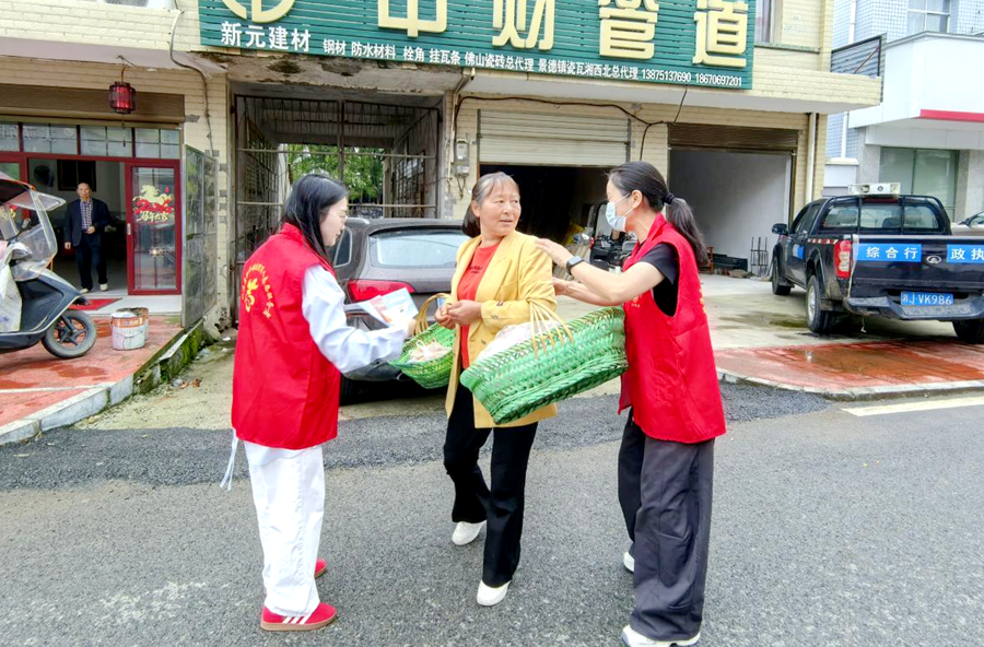 架桥镇：普法宣传入基层 信访条例暖民心