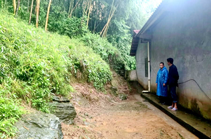 风雨中的“逆行者”——黄石镇黄安村干群齐心战风雨保民生