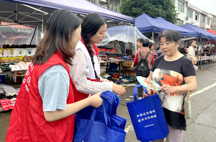 夷望溪镇：民法典宣传进集镇  普法惠民零距离