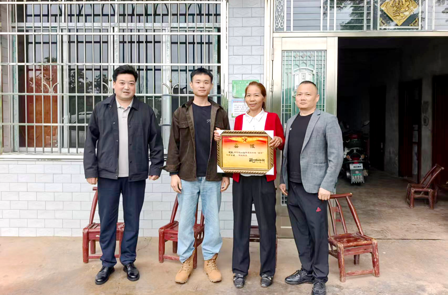 架桥镇：喜报送到家 荣光暖人心